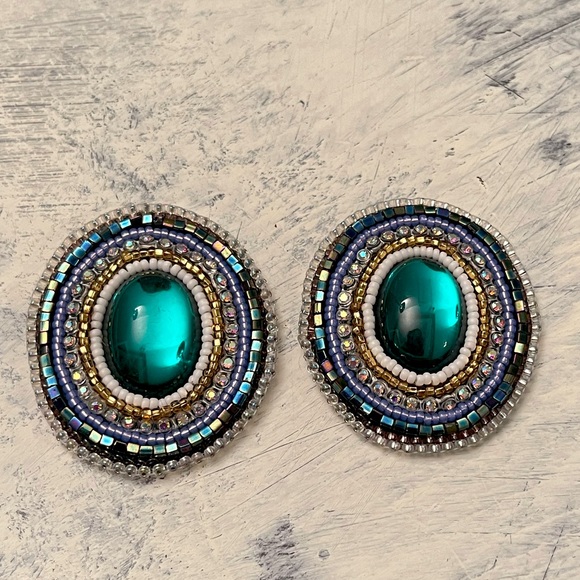 Beaded earrings with fingernail posts